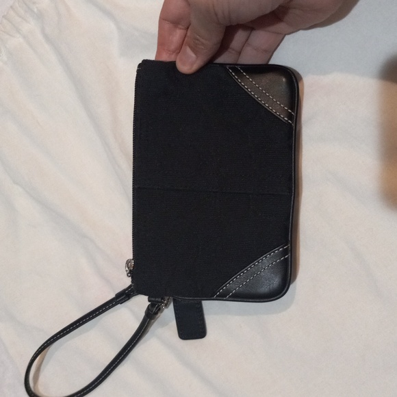 Coach wristlet - Picture 4 of 13